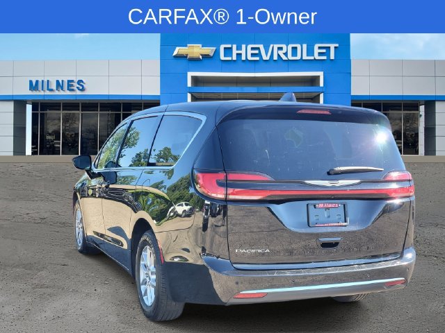 Used 2024 Chrysler Pacifica Touring-L FWD image 3