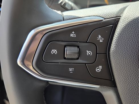 Used 2025 Chevrolet Trax LT w/ Driver Confidence Package FWD image 28