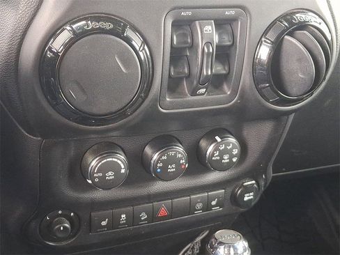 Used 2014 Jeep Wrangler Unlimited Sahara image 15