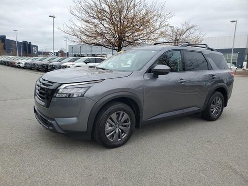 Certified 2024 Nissan Pathfinder SV w/ SV Premium Package FWD image 8