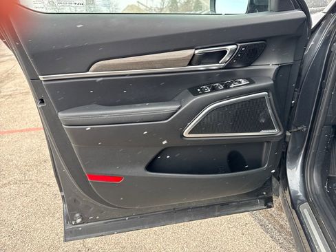 Used 2022 Kia Telluride SX w/ Nightfall Edition Package image 12