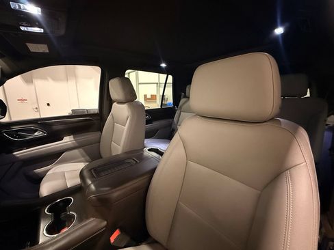 Used 2023 Chevrolet Tahoe Z71 w/ Luxury Package AWD/4WD image 20