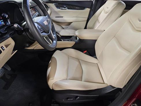 Used 2017 Cadillac XT5 FWD image 30
