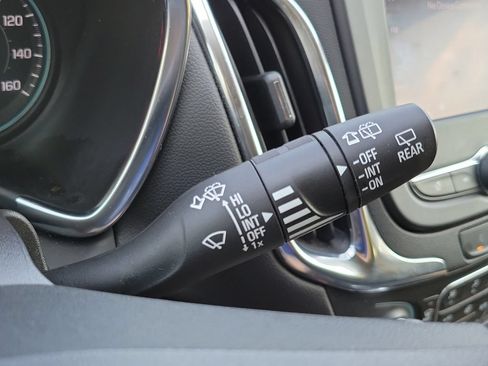 Used 2024 Chevrolet Equinox LT FWD image 17