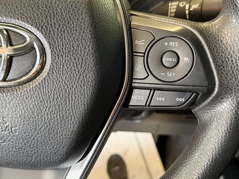 Used 2018 Toyota Camry LE FWD image 11