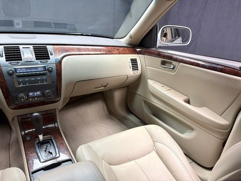 Used 2007 Cadillac DTS w/ Trunk Convenience Package FWD image 36