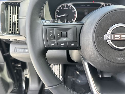 Used 2025 Nissan Pathfinder SV AWD/4WD image 19