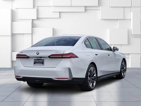 Used 2026 BMW 530i xDrive w/ Premium Package AWD/4WD image 8
