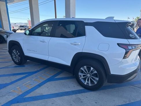Used 2025 Chevrolet Equinox LT w/ Safety and Technology Package image 3