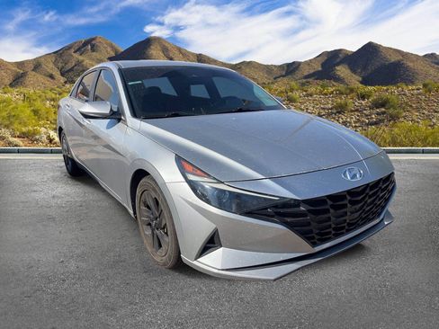 Used 2021 Hyundai Elantra SEL FWD image 3