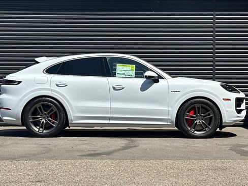 New 2025 Porsche Cayenne Turbo AWD/4WD image 9