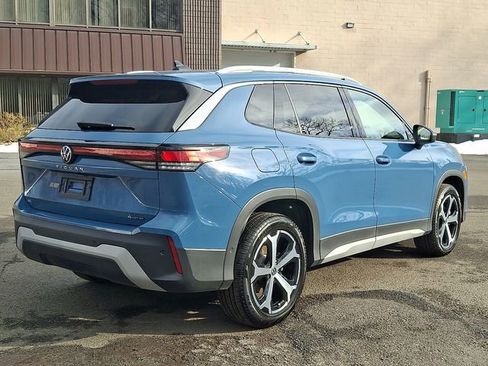 Certified 2025 Volkswagen Tiguan SE w/ Panoramic Sunroof Package image 11