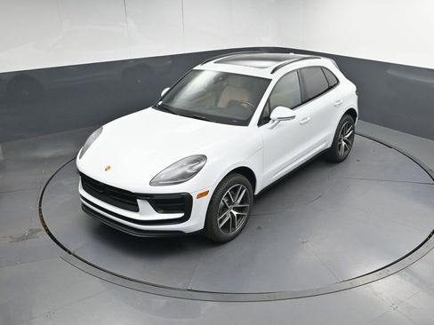 New 2026 Porsche Macan AWD/4WD image 32