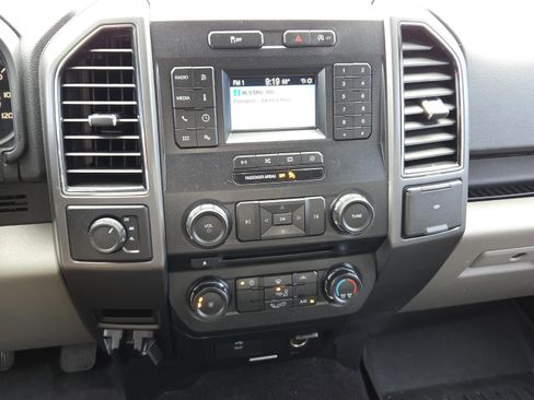 Used 2018 Ford F150 XLT image 22