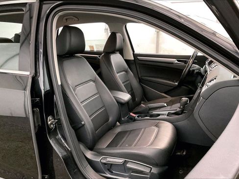 Used 2017 Volkswagen Passat 1.8T R-Line image 7