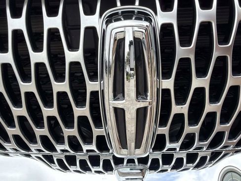 Certified 2023 Lincoln Nautilus FWD w/ Premium Package image 8