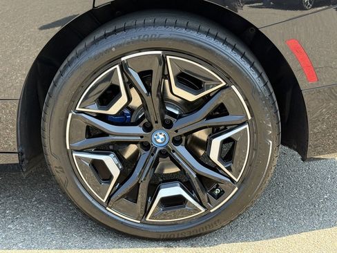 Used 2025 BMW iX xDrive50 w/ Premium Package image 17