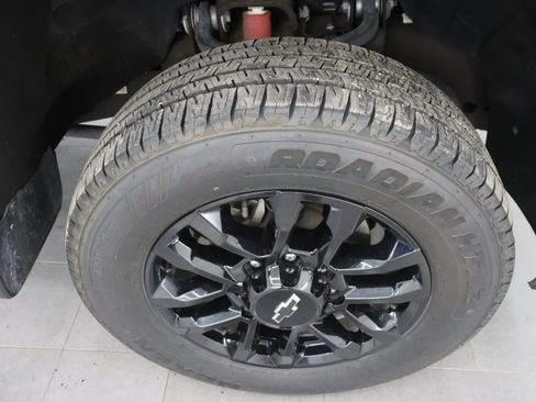 Used 2025 Chevrolet Silverado 2500 LT w/ Trail Boss Package AWD/4WD image 3