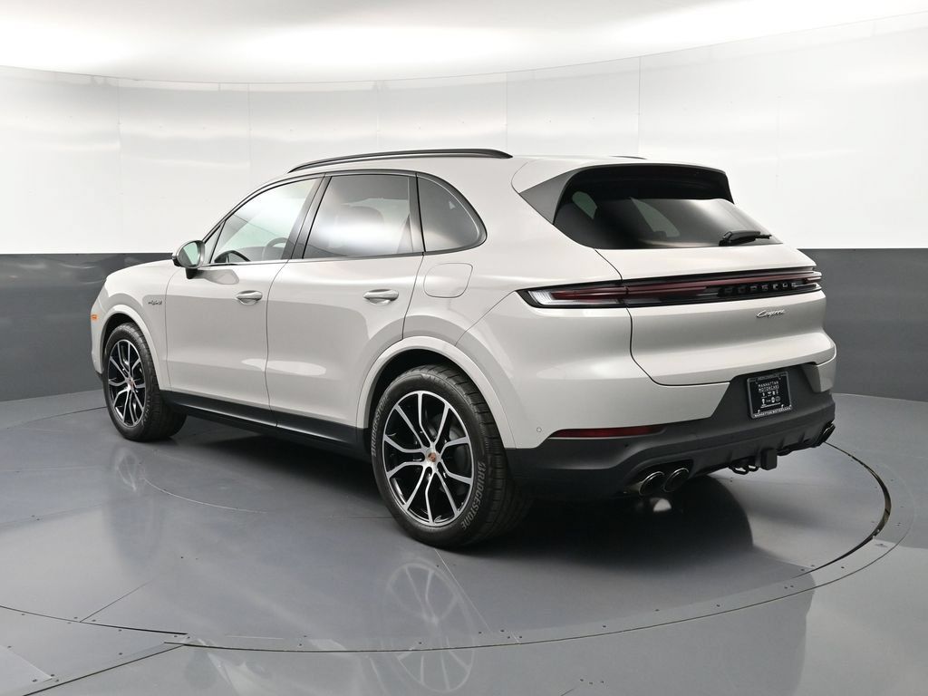 Certified 2026 Porsche Cayenne E-Hybrid AWD/4WD image 3