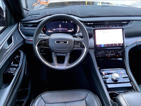 Certified 2023 Jeep Grand Cherokee Overland image 5