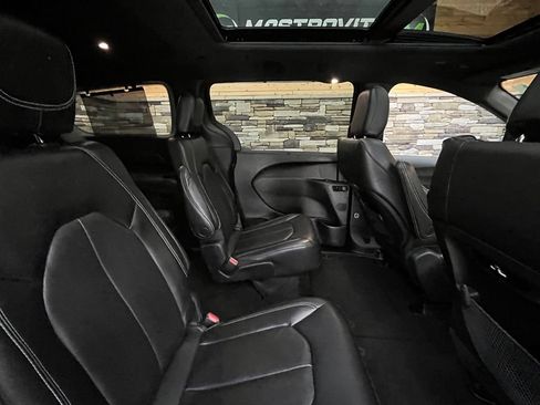 Used 2022 Chrysler Pacifica Touring-L w/ S Appearance Package AWD/4WD image 42