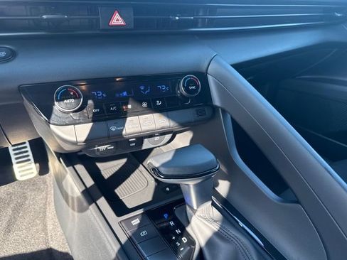Certified 2025 Hyundai Elantra Sport image 17