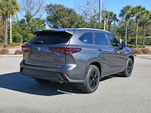 Certified 2024 Toyota Highlander LE image 3