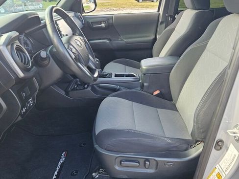 Used 2021 Toyota Tacoma TRD Sport image 7