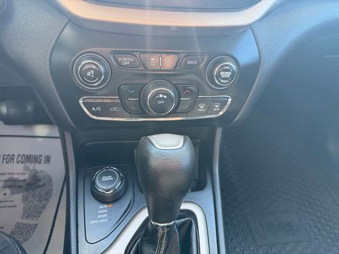 Used 2016 Jeep Cherokee Latitude w/ Safety/Convenience Group image 14