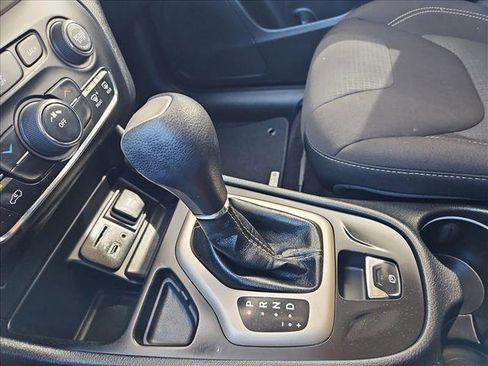 Used 2016 Jeep Cherokee Latitude image 12