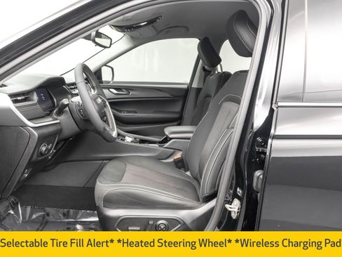 Used 2023 Jeep Grand Cherokee Laredo w/ Luxury Tech Group I image 6