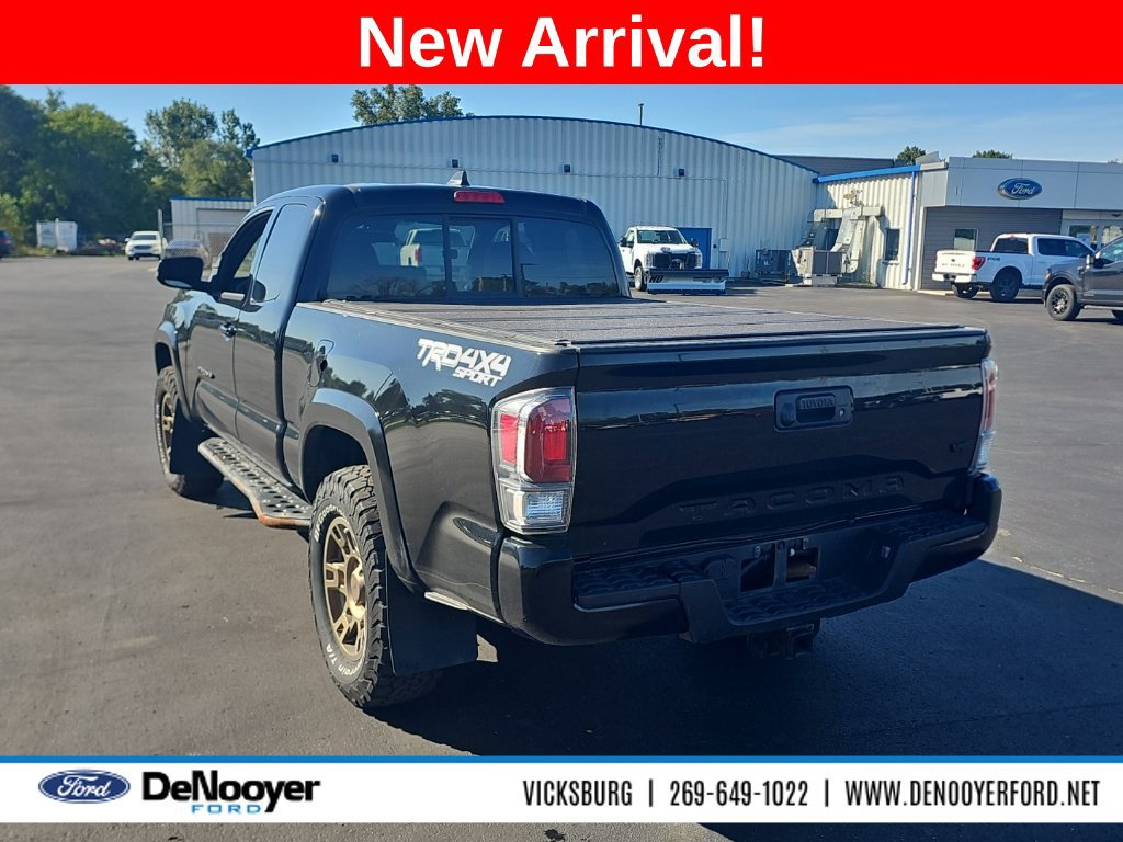 Used 2022 Toyota Tacoma TRD Sport AWD/4WD image 9