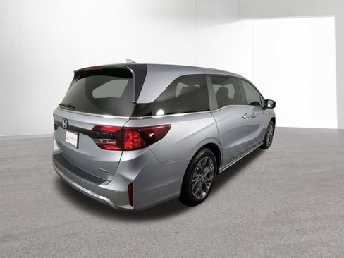 New 2026 Honda Odyssey Touring image 12