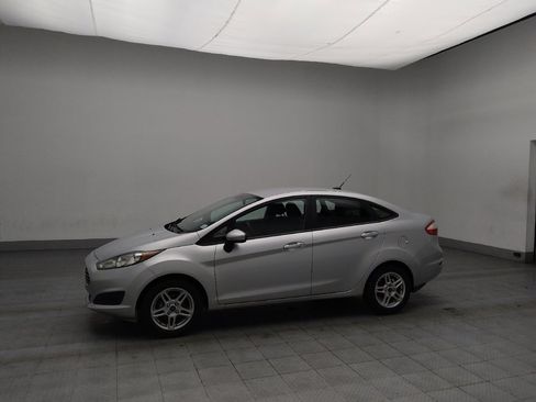 Used 2018 Ford Fiesta SE image 2