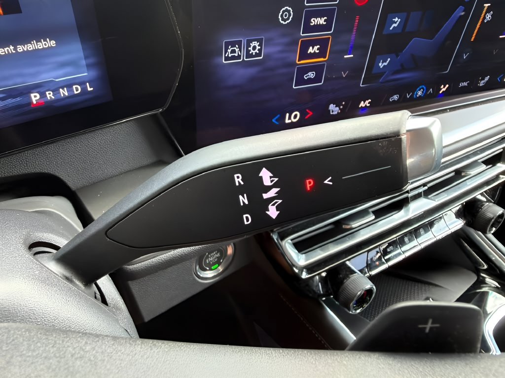 Used 2025 Chevrolet Traverse LT w/ Driver Confidence Package FWD image 19
