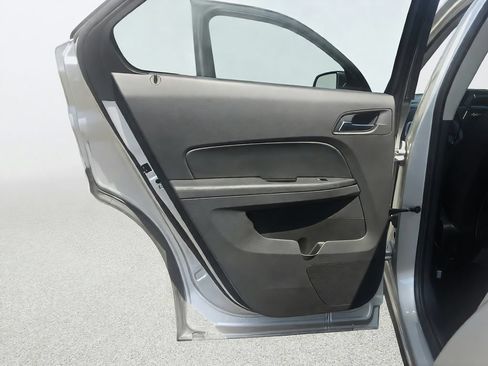Used 2017 Chevrolet Equinox LS FWD image 31
