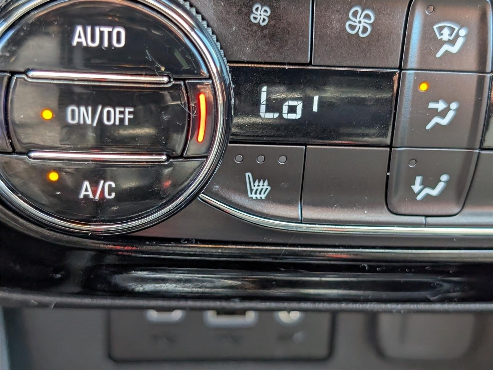 Used 2023 Buick Encore GX Select w/ Sport Touring Package AWD/4WD image 27