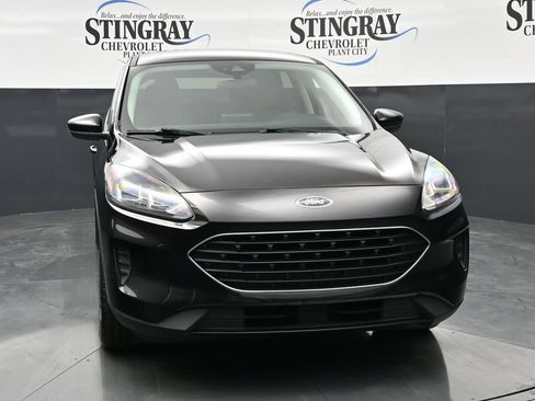 Used 2022 Ford Escape SE w/ SE Sport Appearance Package FWD image 2