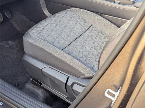 New 2025 Nissan Kicks SV image 4