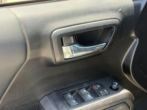 Used 2022 Toyota Tacoma TRD Off-Road w/ Technology Package RWD image 6