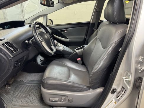 Used 2013 Toyota Prius Four image 11