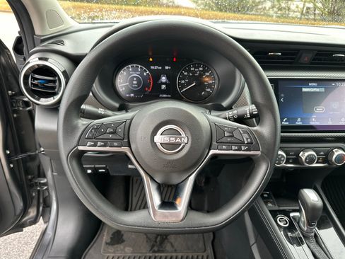 Used 2024 Nissan Kicks SV image 23