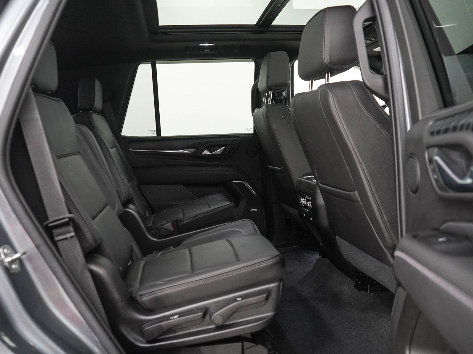 Used 2021 GMC Yukon Denali w/ Denali Premium Package AWD/4WD image 12