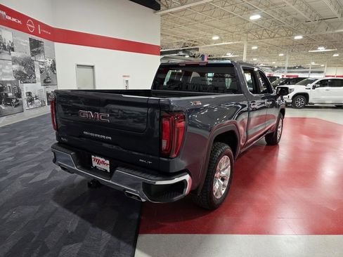 Used 2022 GMC Sierra 1500 SLT image 3