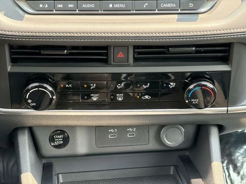 Used 2024 Nissan Rogue S AWD/4WD image 18