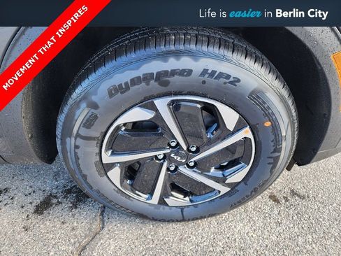 New 2025 Kia Sportage LX image 11