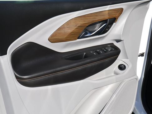 Used 2021 GMC Terrain SLE w/ Driver Convenience Package image 14