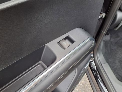 Used 2025 GMC Acadia Elevation image 17