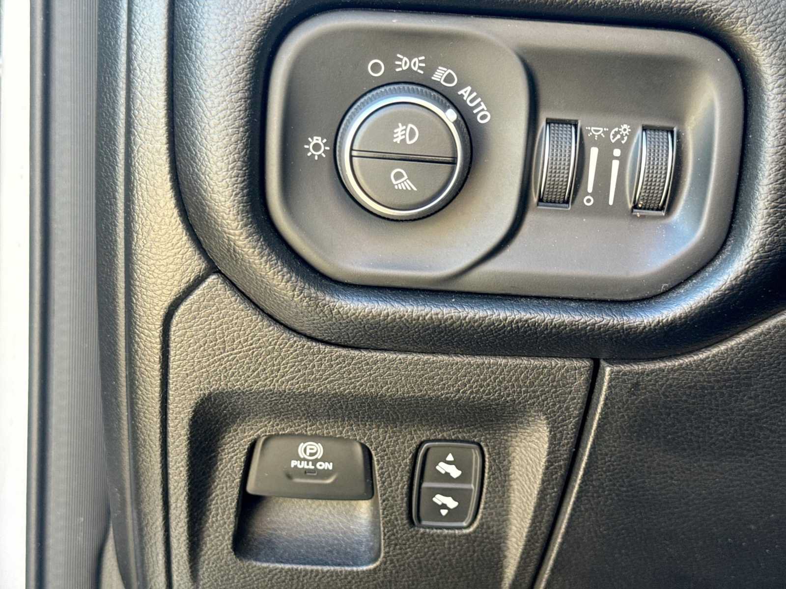 Used 2019 RAM 1500 Big Horn AWD/4WD image 25