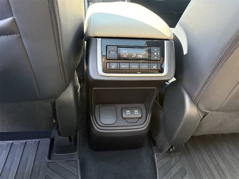 Used 2021 Subaru Ascent Limited w/ Technology Package image 25